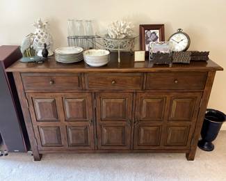 Very nice sideboard/credenza