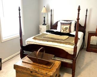 Double/full size four-poster