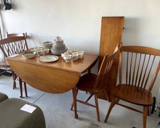Vintage maple drop-leaf table with one leaf and 4 chairs. 