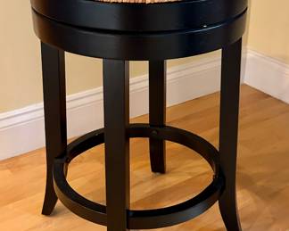 Swivel Bar Stool with Rush Seat