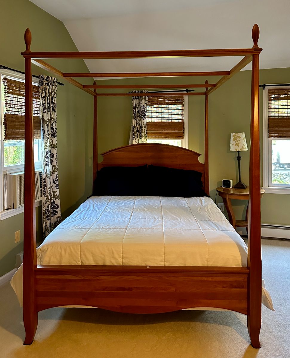 Richardson Brothers Company Four Poster Queen Bed