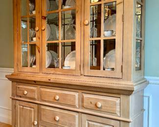 Broyhill Furniture China Cabinet