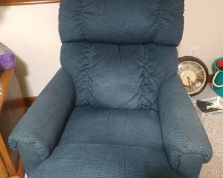 Lay-Z Boy Power recliner in really good shape