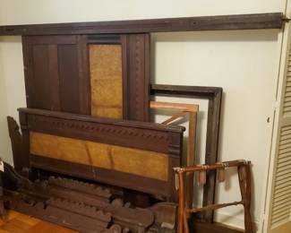 ANTIQUE HALF TEESTER BED