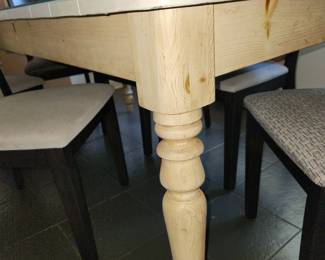 Ethan Allen dining table, wood detail