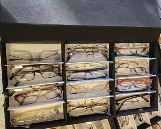 Hundreds of eyeglass frames, regular glass, can be replaced with prescription lens