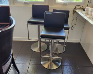 3 leather-like stools, adjustable height