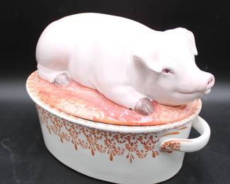 Hand Painted Oval Baker w/Pig on Lid
