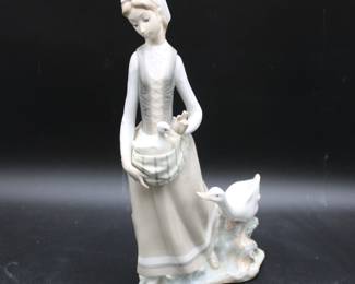 Lladro "Girl With Goose" Porcelain Sculpture #4815
