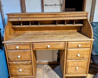 Solid wood Rolltop desk
$ 150