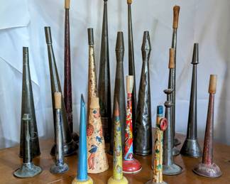 Lot of 20 horns
$200