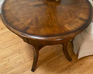 Rustic solid wood Accent / end table
26 diameter x 25.5 (H)
