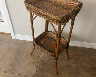 Basket tray accent table 
