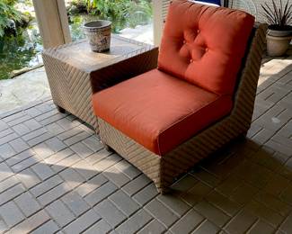 Outdoor sofa Ensamble piece 25 (W)
Side table 26 x 26 x 22 (H)