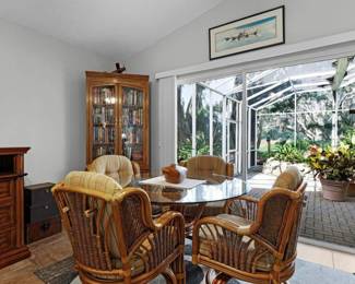 Dinette / Game table 4 chairs on casters Like New!!