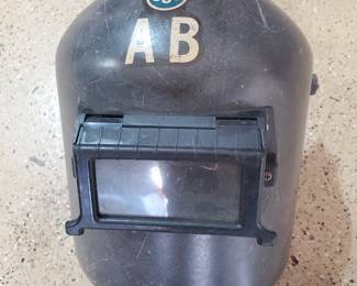Welding helmet