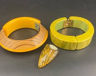 Vintage bakelite bracelets fur clip