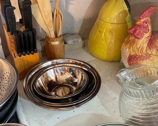 cookie jars, knife set