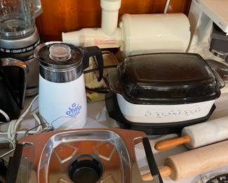 Corning Blue Cornflower coffee pot, juicer, Corning casserole stands
