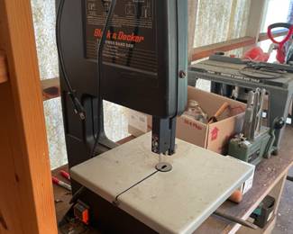 Black & Decker saw with work bench