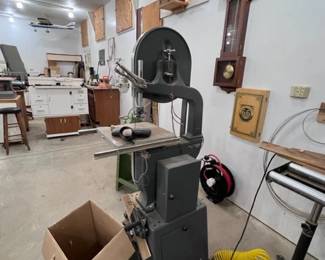 Delta 14 inch band saw (cast iron frame) with retirement light, miter gauge, and fence.