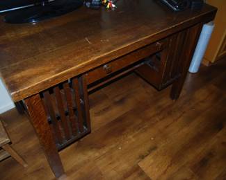 TERRIFIC "GRAY FURNITURE COMPANY" ANTIQUE LIBRARY TABLE - LABEL ON NEXT PICTURE