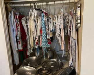 VINTAGE APRONS AND TABLE LINENS, HAMMERED ALUMINUM WARE