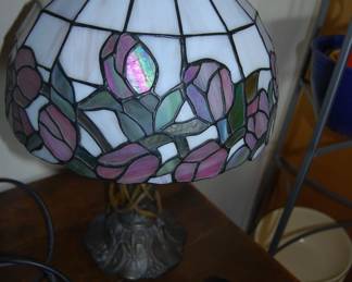 TIFFANY STYLE TABLE LAMP