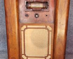 Antique Airline Art Deco Tube Radio in Cabinet