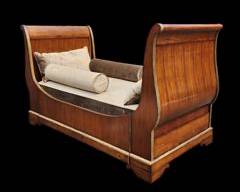 Wonderful High Quality Gilt painted trim day sleigh Bed