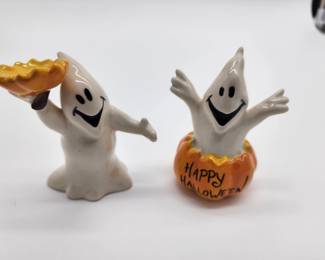 HALLOWEEN SALT AND PEPPER SHAKERS