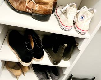 Ladies 7 and 9 and kids 2.  Men's shoes also.