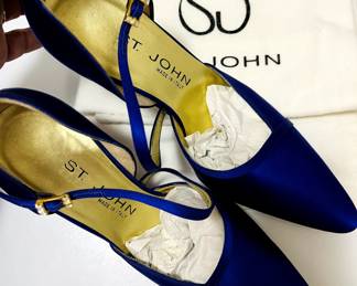 Size 7 St. John.