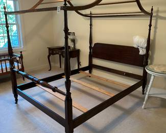 Queen canopy bed