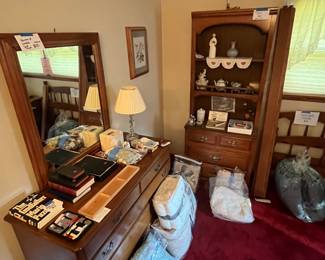 New Photo (Saturday AM). Plenty of quality items to discover! Take 25% off of everything today. 