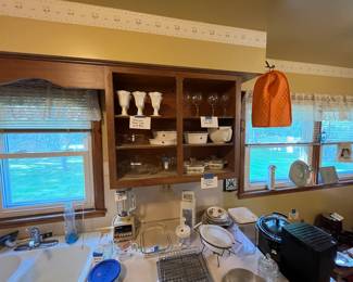 New Photo (Saturday AM). Plenty of quality items to discover! Take 25% off of everything today. 