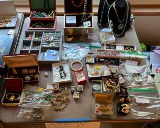 Photo taken on Saturday morning. Still lots of great items to discover. Everything is 25% off today!!