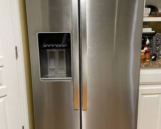 Whirlpool side by side refrigerator 