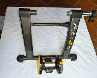 Mag turbo Ergo Minoura Bike Trainer (Used for indoor bicycle training)