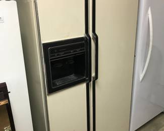 Side by Side Refrigerator 

