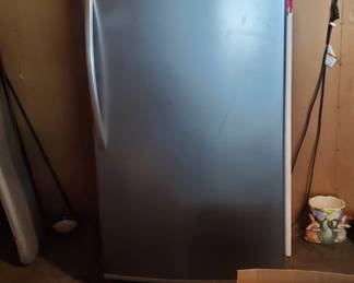 Westinghouse Upright Freezer