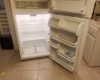 3yr old Amana refrigerator