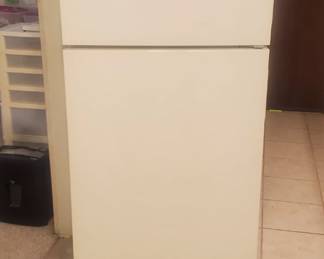 Amana refrigerator