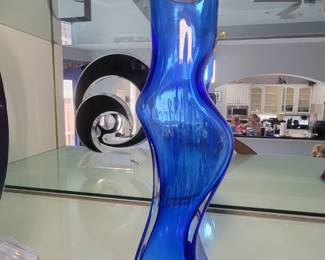 Young & Constantin art vase