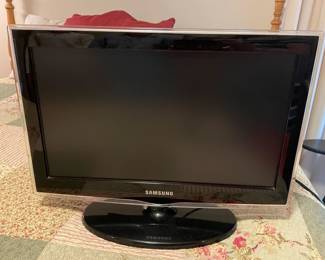 SAMSUNG 24" Flatscreen TV