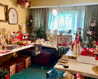 Several tables of Christmas (including vintage pieces) 