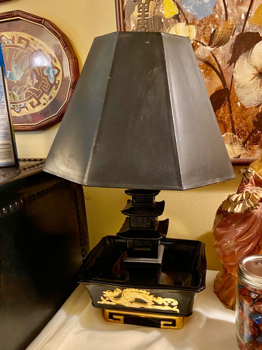 Oriental table planter lamp