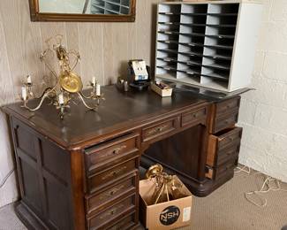 Hekman leather inlay office desk, 