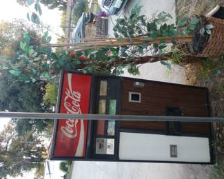 Vintage coke machine working condition