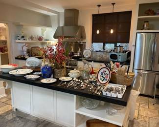 Kitchen has many nice items!